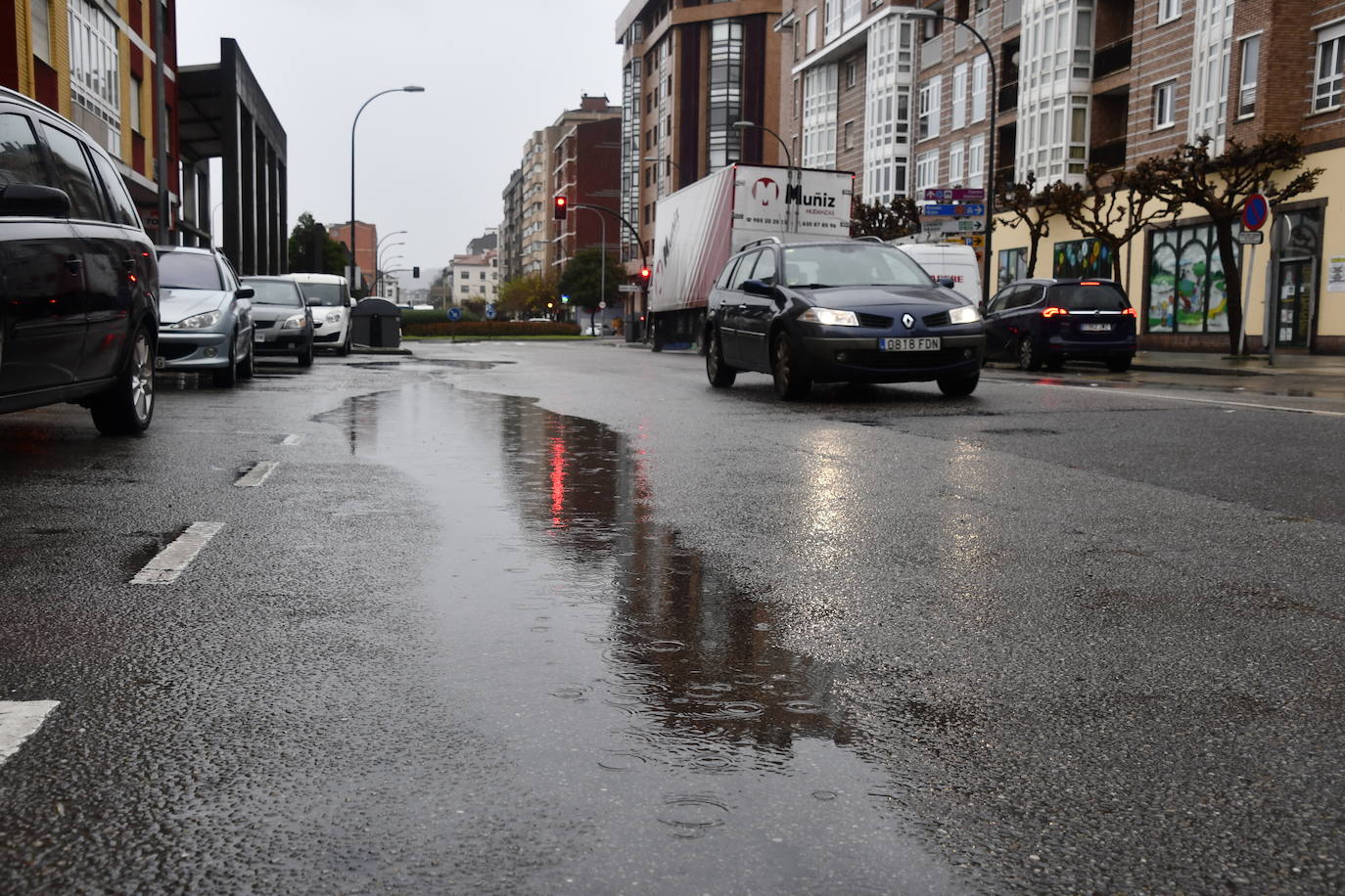 Fotos: Las consecuencias del temporal en Avilés: calles inundadas y árboles caídos