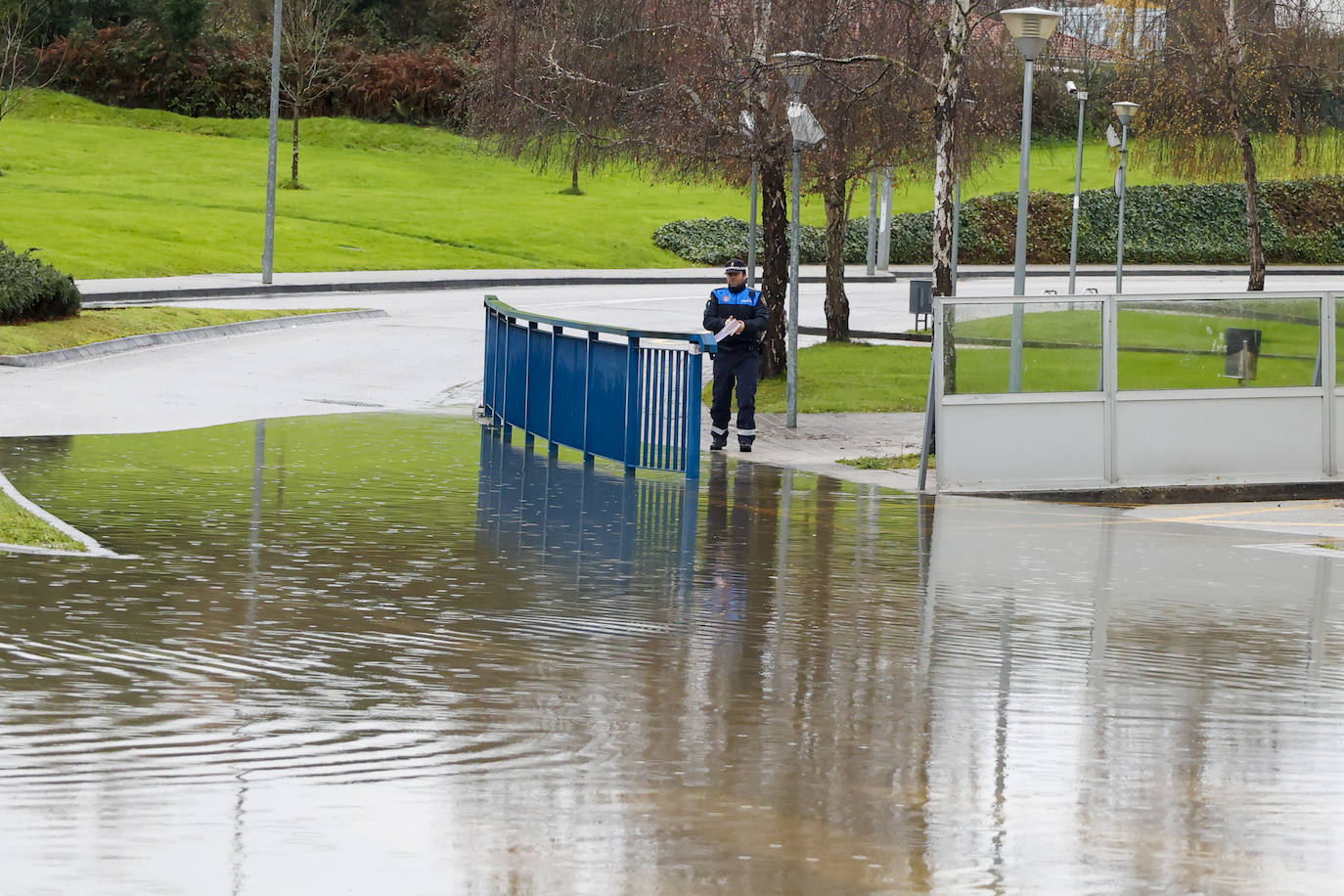 Fotos: Consecuencias del temporal en Gijón: inundaciones, calles cortadas y varios desperfectos