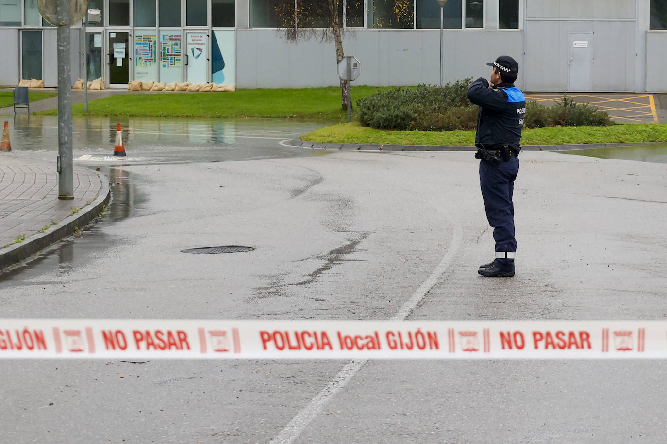 Fotos: Consecuencias del temporal en Gijón: inundaciones, calles cortadas y varios desperfectos