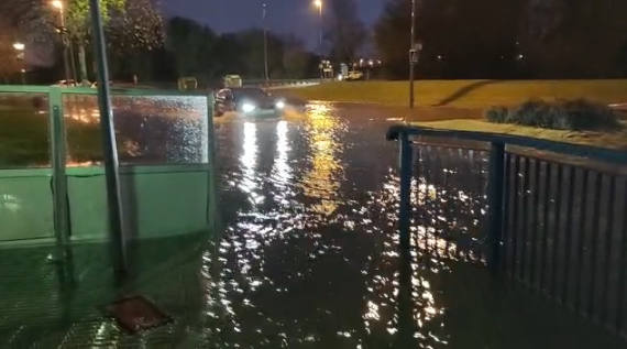 Fotos: Inundaciones y árboles caídos por el temporal en Gijón