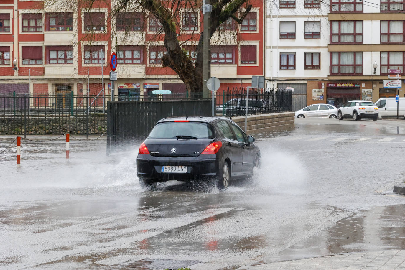 Fotos: El temporal azota con fuerza en Villaviciosa