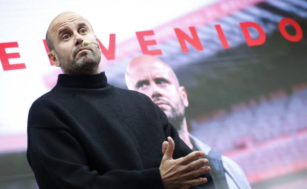 Galería. El Sporting presenta al nuevo entrenador