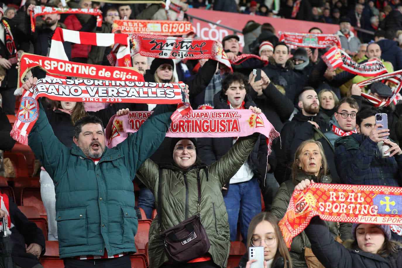 Fotos: ¿Estuviste en el Sporting - Valencia? ¡Búscate!