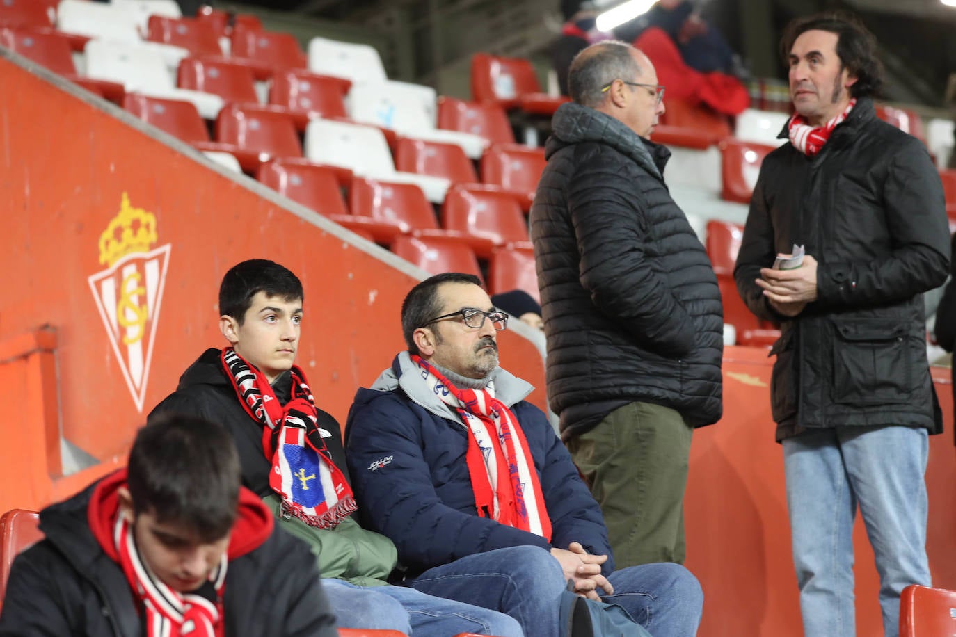 Fotos: ¿Estuviste en el Sporting - Valencia? ¡Búscate!