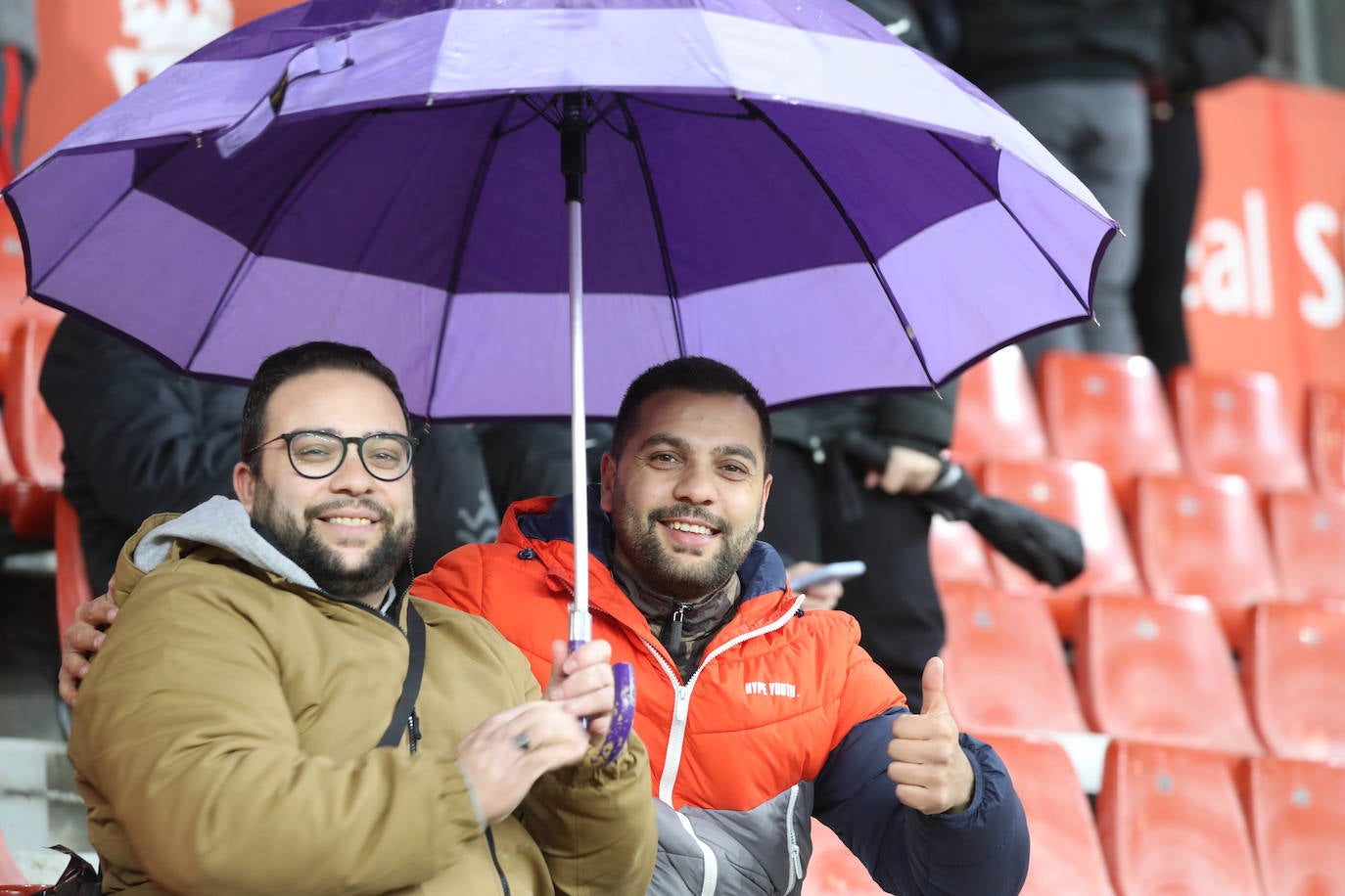 Fotos: ¿Estuviste en el Sporting - Valencia? ¡Búscate!