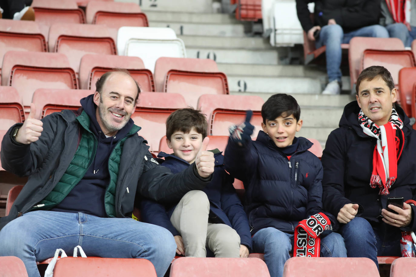 Fotos: ¿Estuviste en el Sporting - Valencia? ¡Búscate!