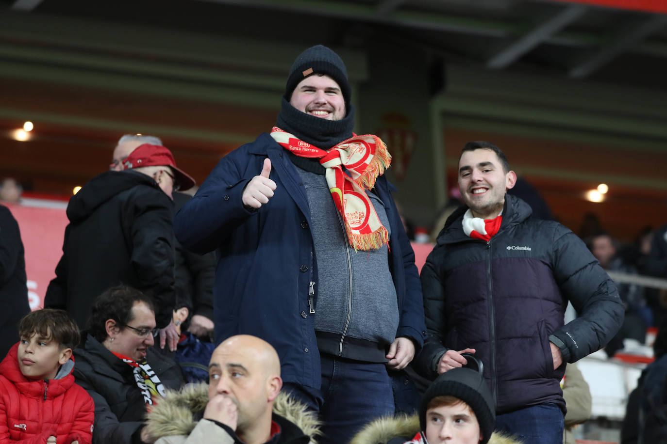 Fotos: ¿Estuviste en el Sporting - Valencia? ¡Búscate!