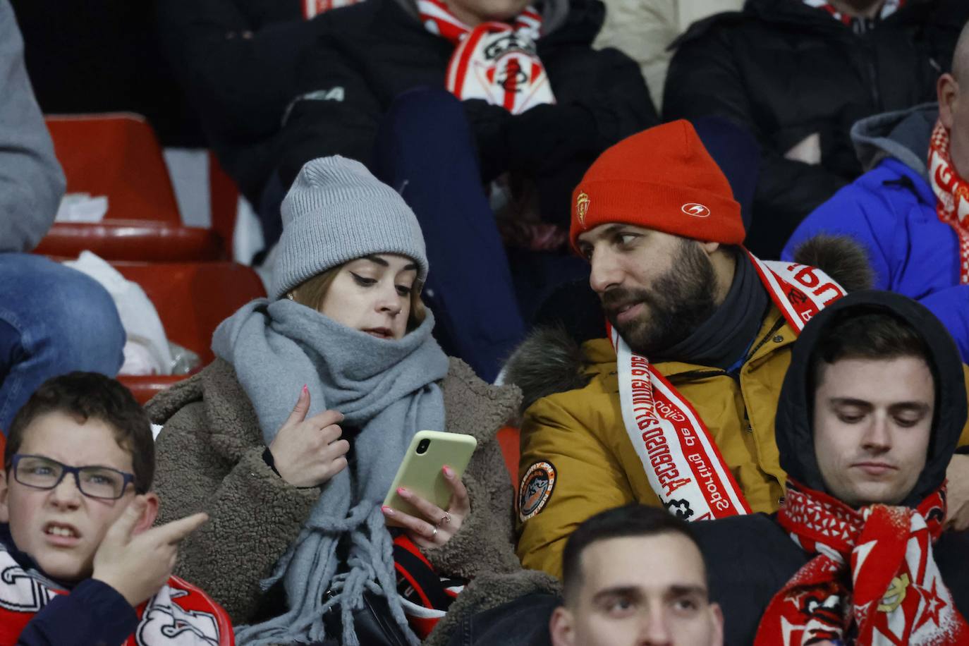 Fotos: ¿Estuviste en el Sporting - Valencia? ¡Búscate!