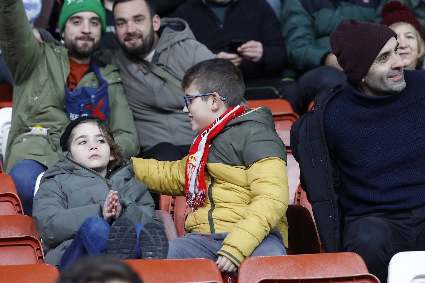 Fotos: ¿Estuviste en el Sporting - Valencia? ¡Búscate!