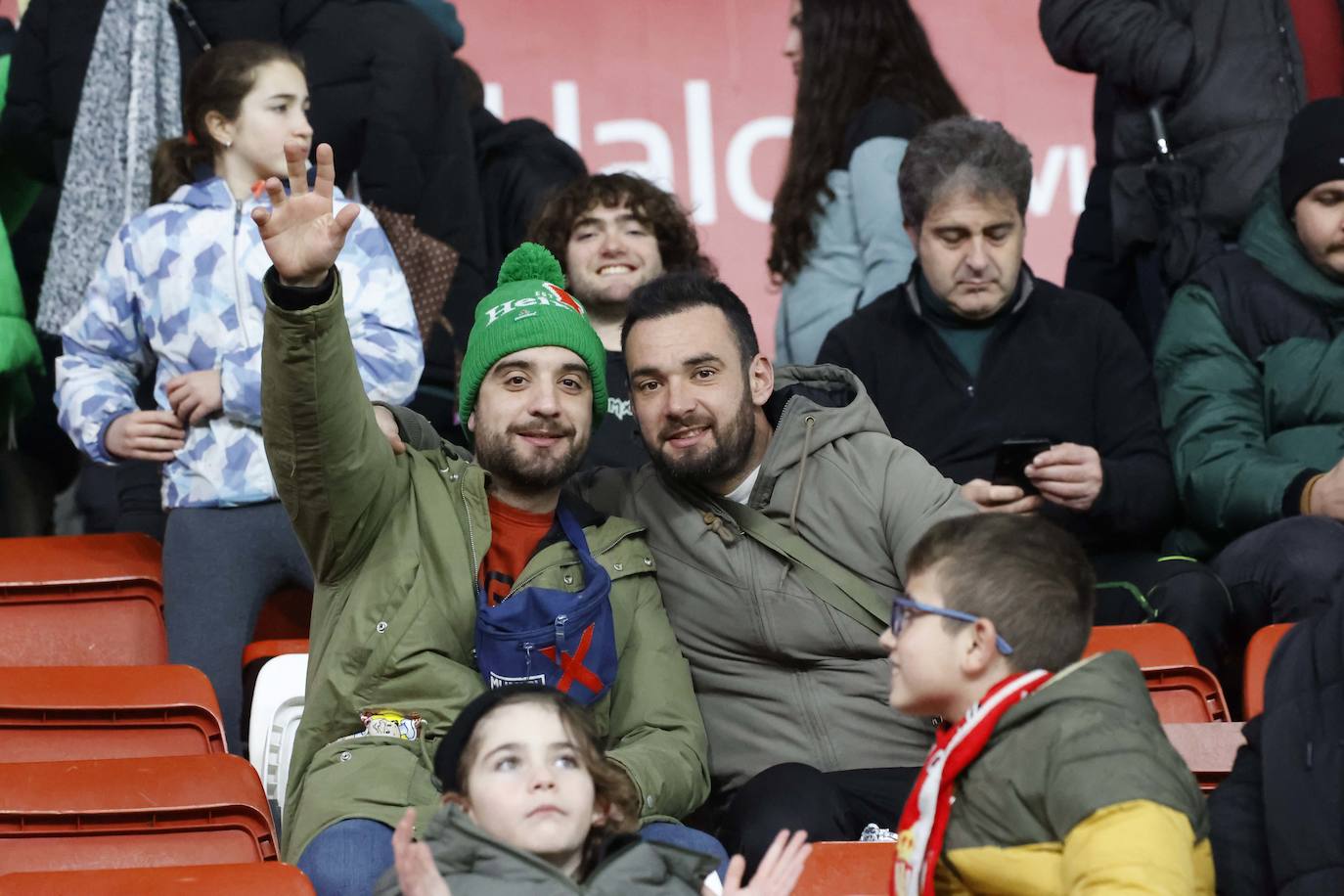 Fotos: ¿Estuviste en el Sporting - Valencia? ¡Búscate!