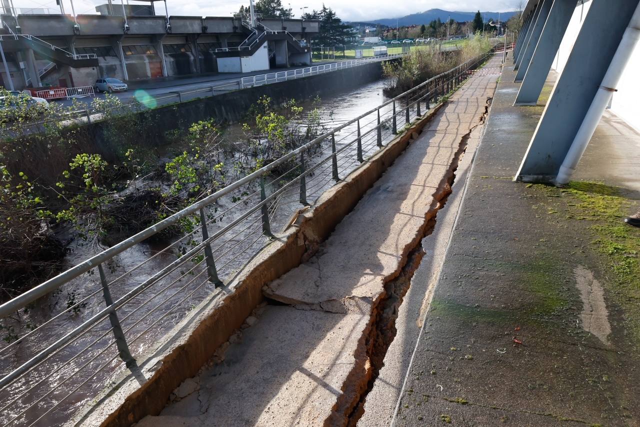 Fotos: Hundimiento parcial en la senda fluvial del Piles