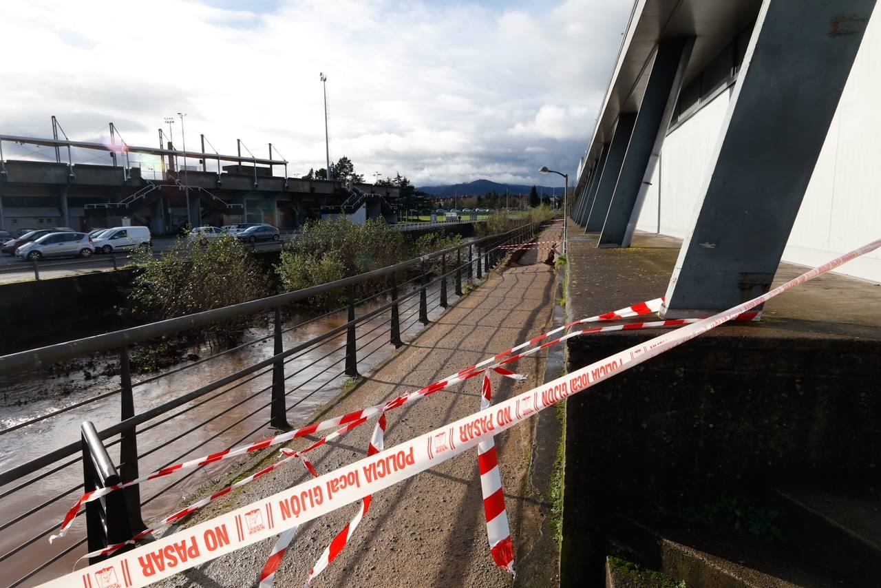 Fotos: Hundimiento parcial en la senda fluvial del Piles