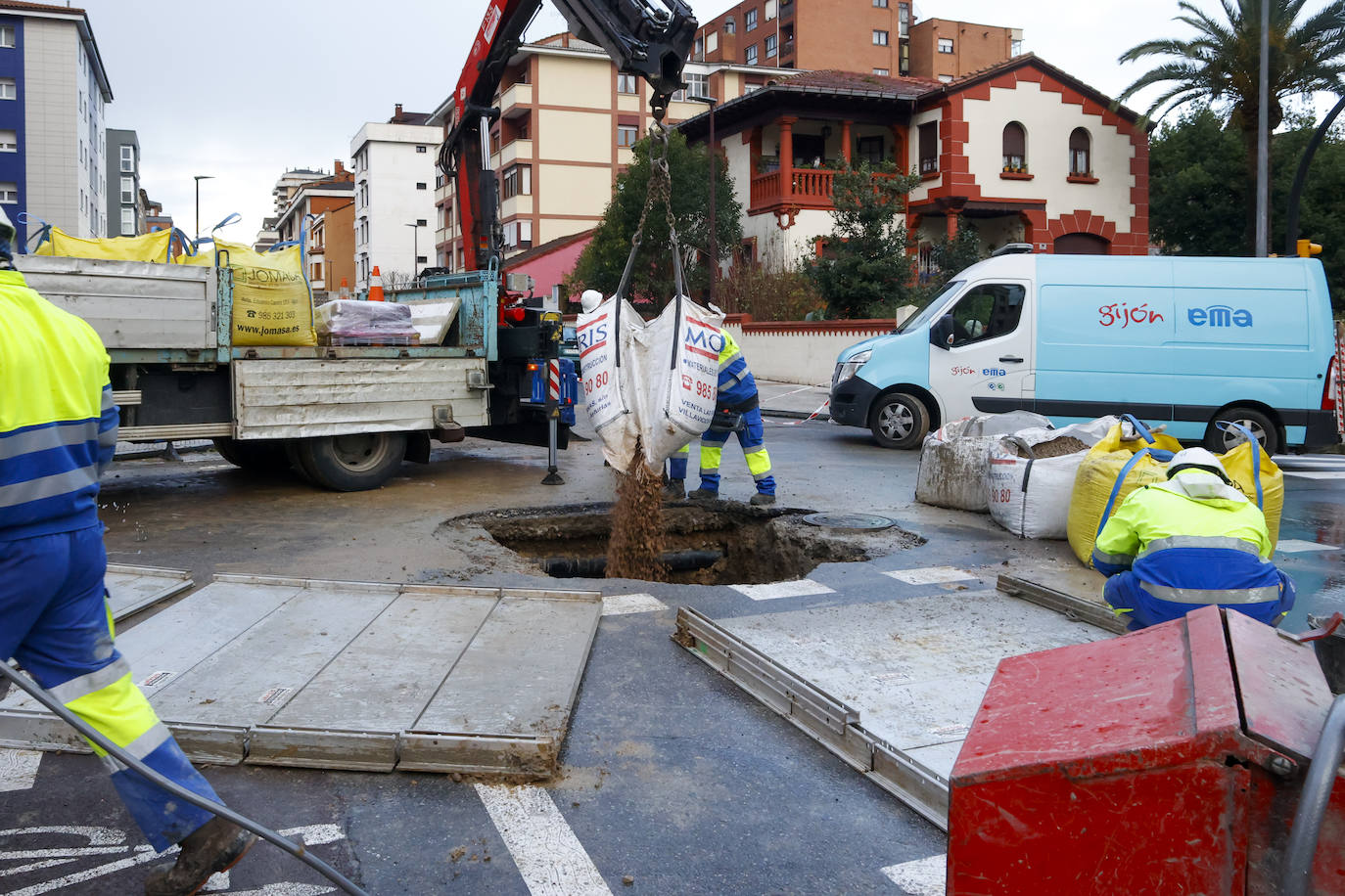 Fotos: Hundimiento parcial en la senda fluvial del Piles