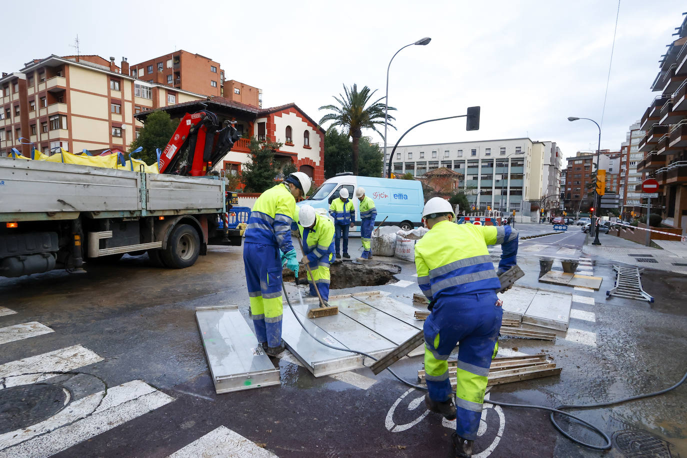 Fotos: Hundimiento parcial en la senda fluvial del Piles