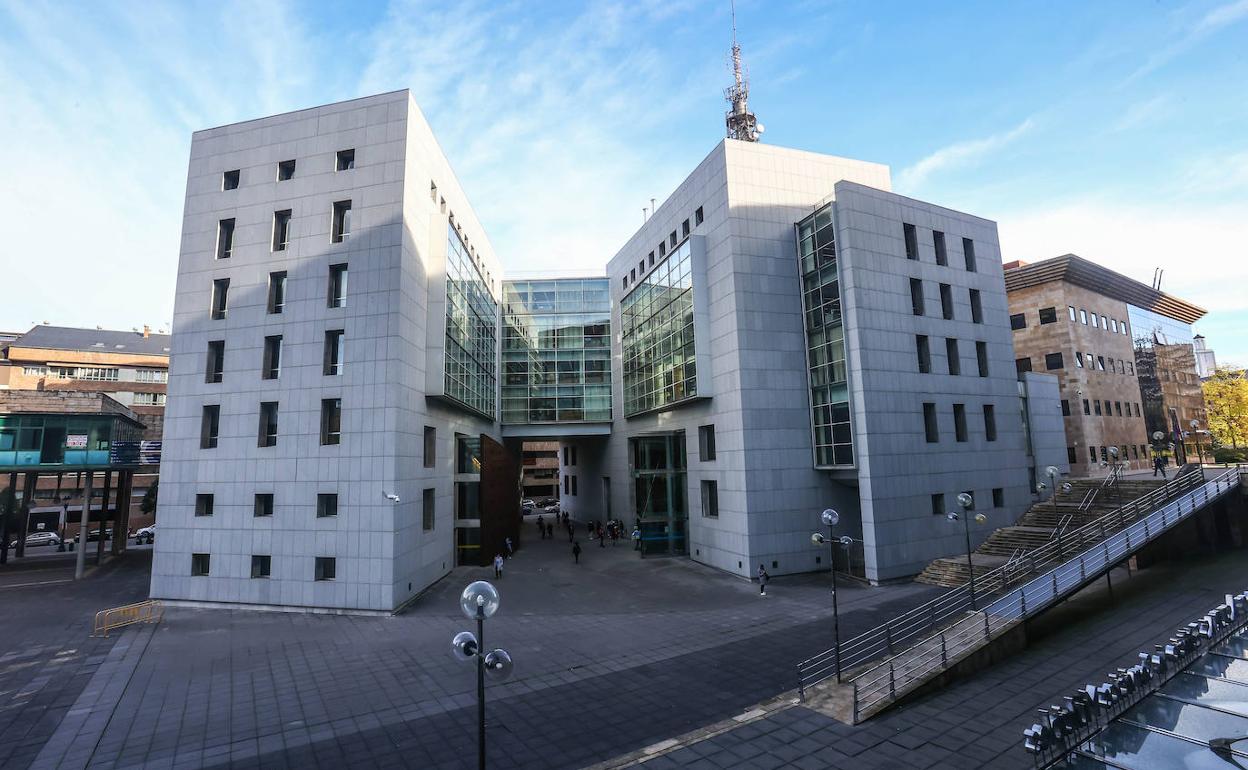 Palacio de Justicia de Llamaquique, sede de la Audiencia Provincial. 