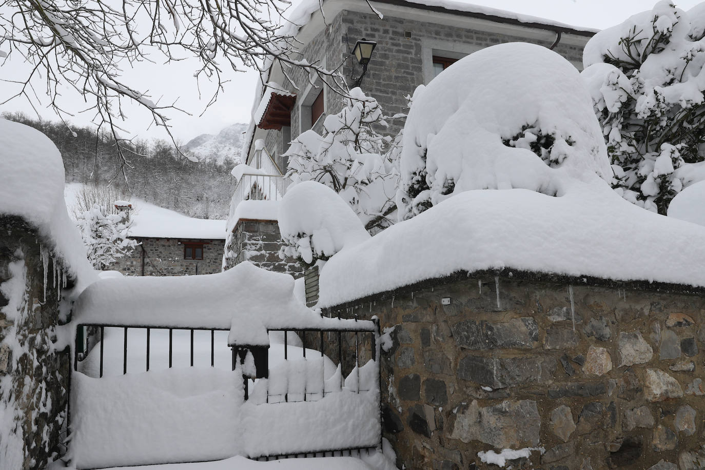 Fotos: Así luce el pueblo de Sotres por las nevadas