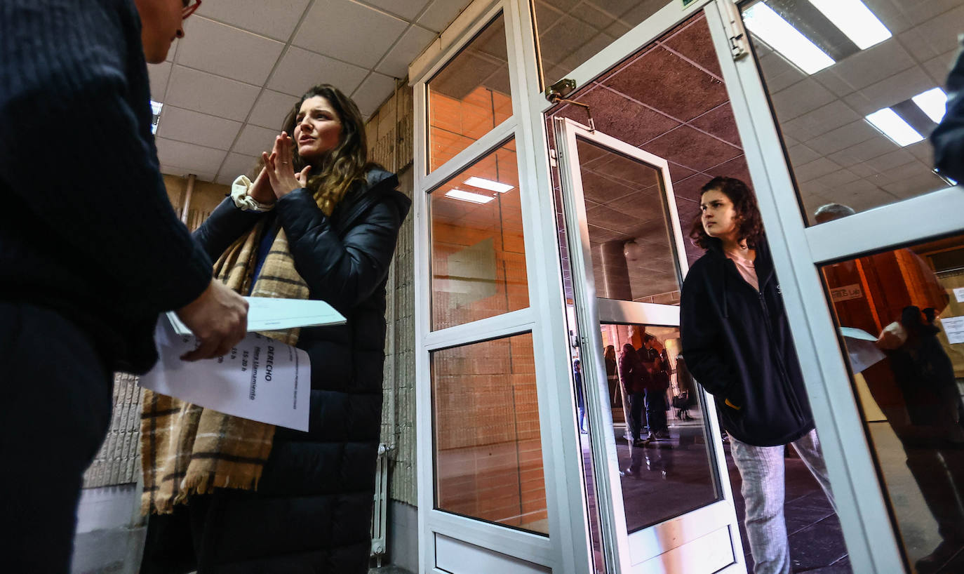 Fotos: Una prueba MIR con más de 1.400 aspirantes en Asturias