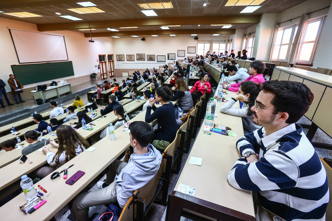 Fotos: Una prueba MIR con más de 1.400 aspirantes en Asturias