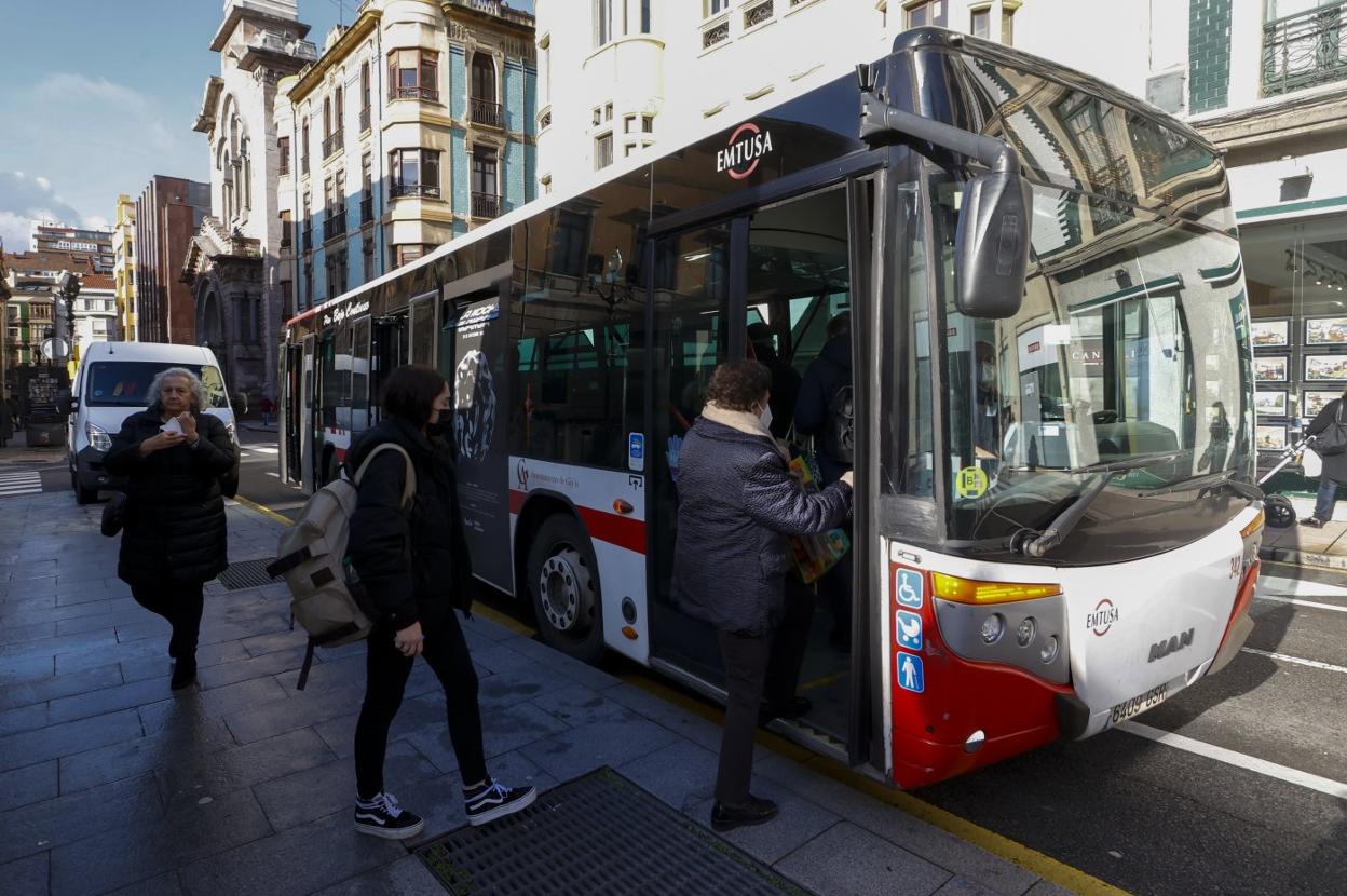 Los vecinos piden que la reordenación mejore «servicios y frecuencias» | El  Comercio: Diario de Asturias