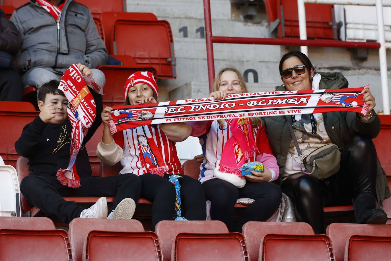 Fotos: ¿Estuviste en el Sporting - Zaragoza? ¡Búscate en las fotos!