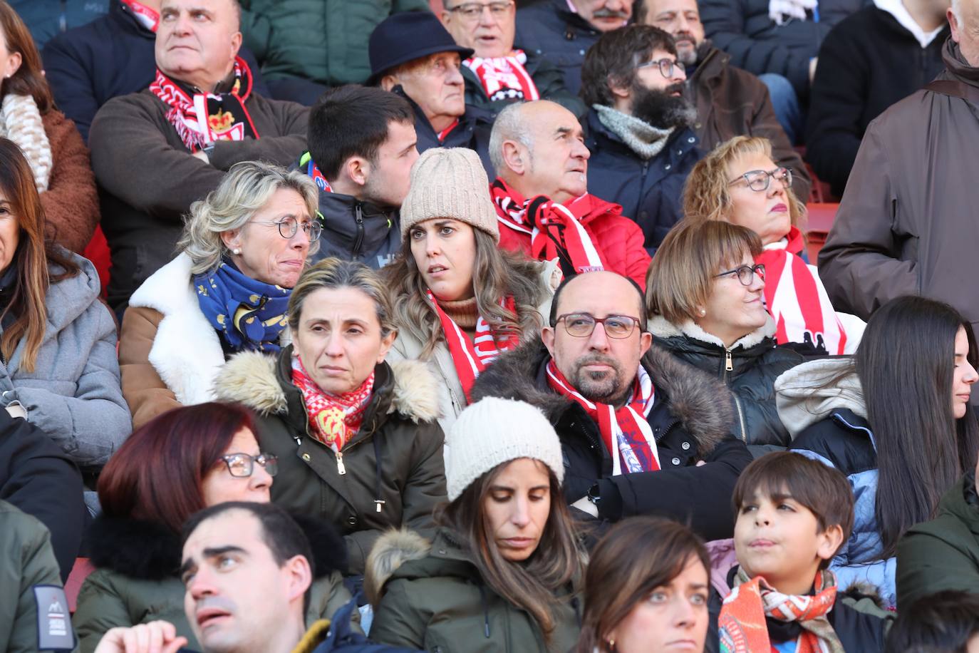 Fotos: ¿Estuviste en el Sporting - Zaragoza? ¡Búscate en las fotos!