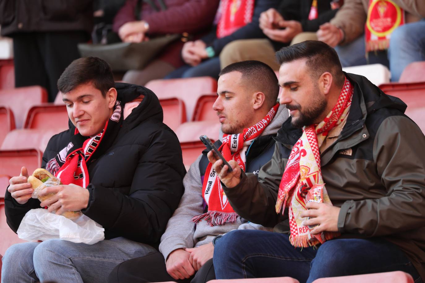 Fotos: ¿Estuviste en el Sporting - Zaragoza? ¡Búscate en las fotos!