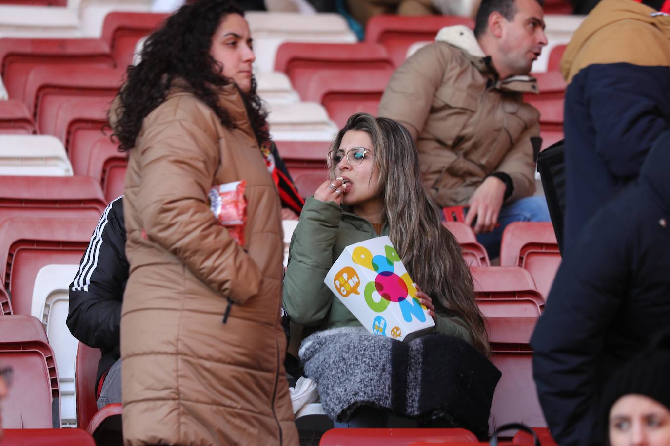 Fotos: ¿Estuviste en el Sporting - Zaragoza? ¡Búscate en las fotos!