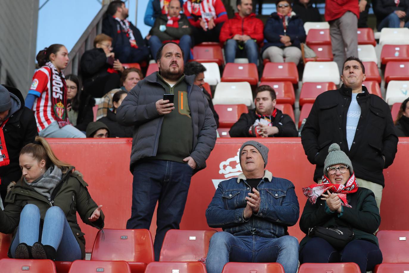 Fotos: ¿Estuviste en el Sporting - Zaragoza? ¡Búscate en las fotos!