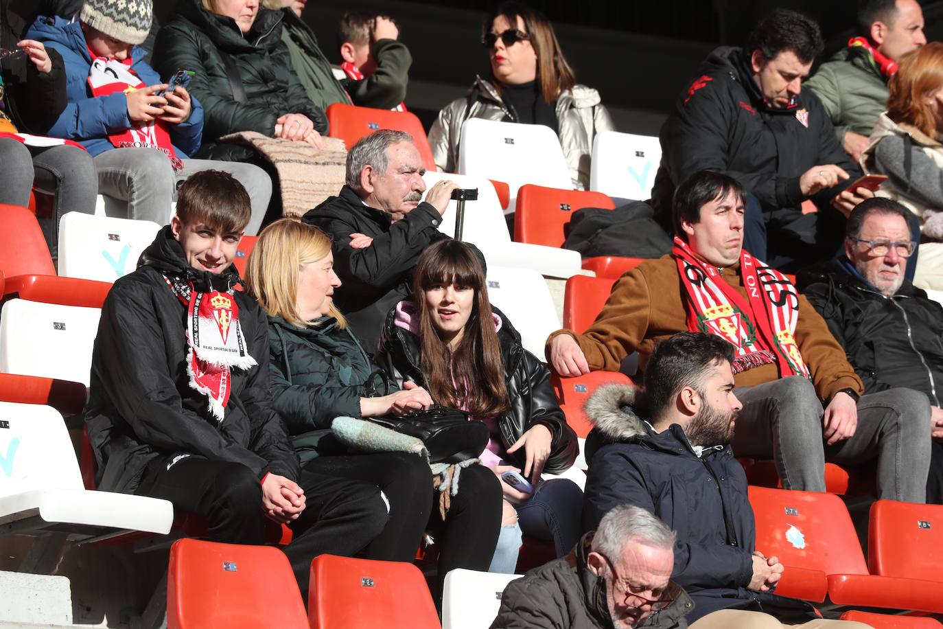 Fotos: ¿Estuviste en el Sporting - Zaragoza? ¡Búscate en las fotos!