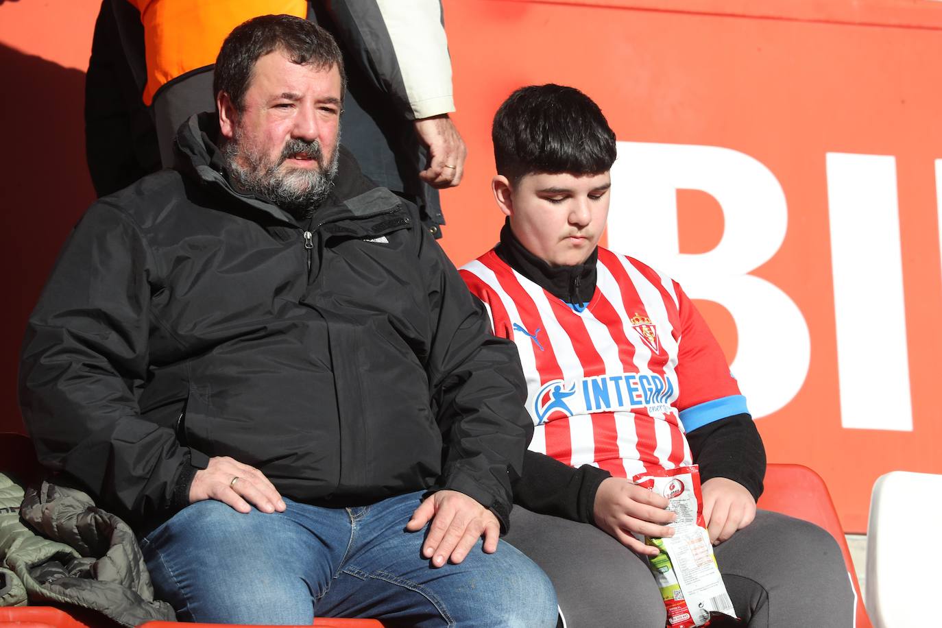 Fotos: ¿Estuviste en el Sporting - Zaragoza? ¡Búscate en las fotos!