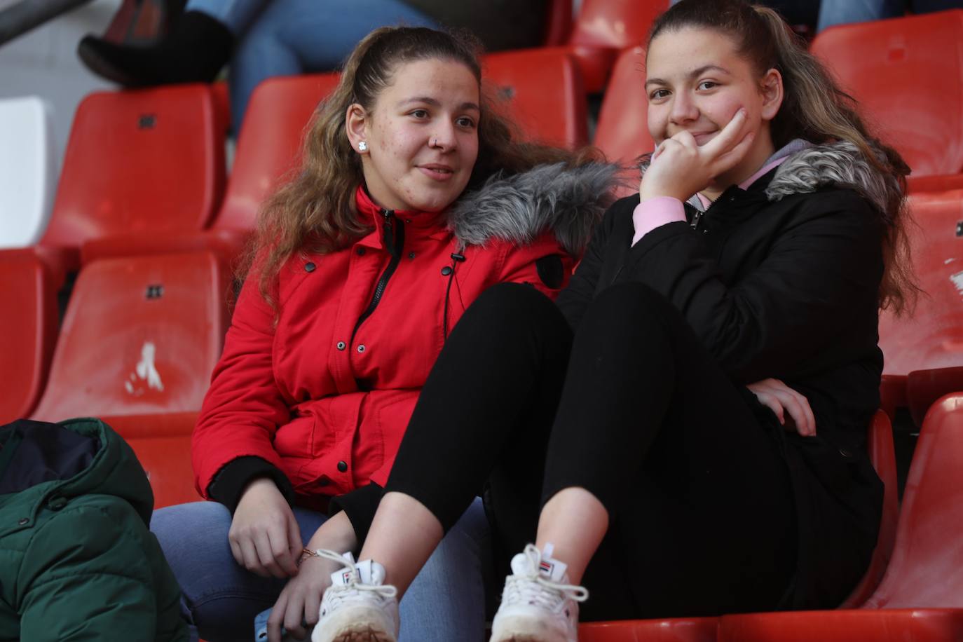 Fotos: ¿Estuviste en el Sporting - Zaragoza? ¡Búscate en las fotos!