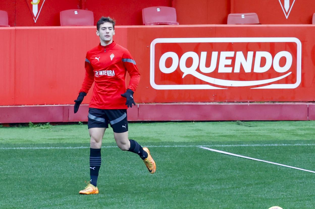 Gragera, en un entrenamiento en El Molinón.