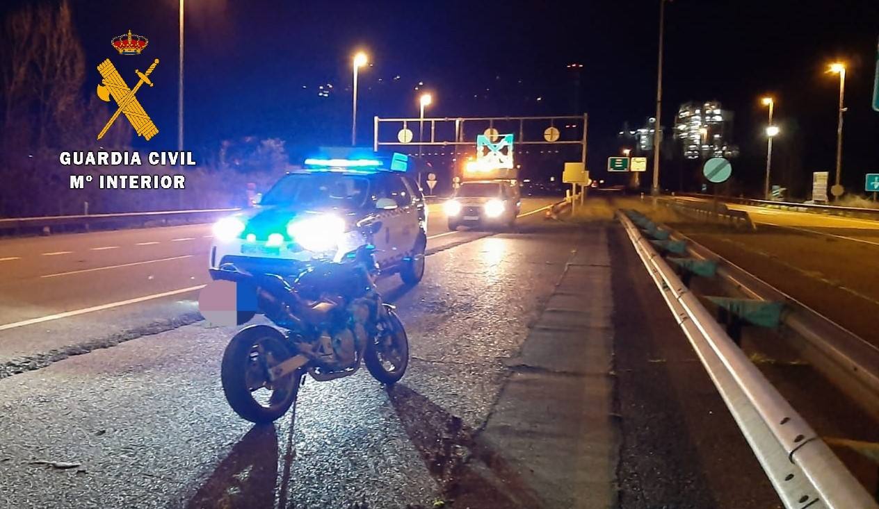 La motocicleta fue interceptada en la A-66 a la altura de Mieres. 