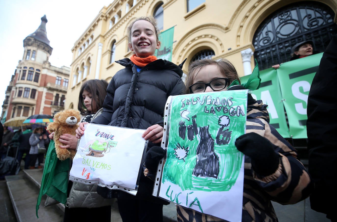 Fotos: Concentración en Oviedo contra el proyecto para la fábrica de La Vega