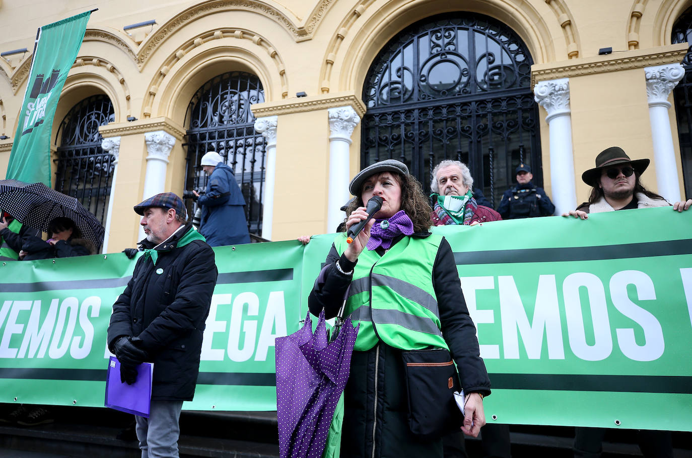 Fotos: Concentración en Oviedo contra el proyecto para la fábrica de La Vega