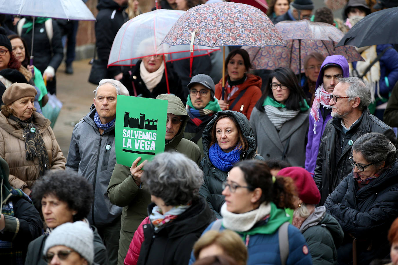 Fotos: Concentración en Oviedo contra el proyecto para la fábrica de La Vega