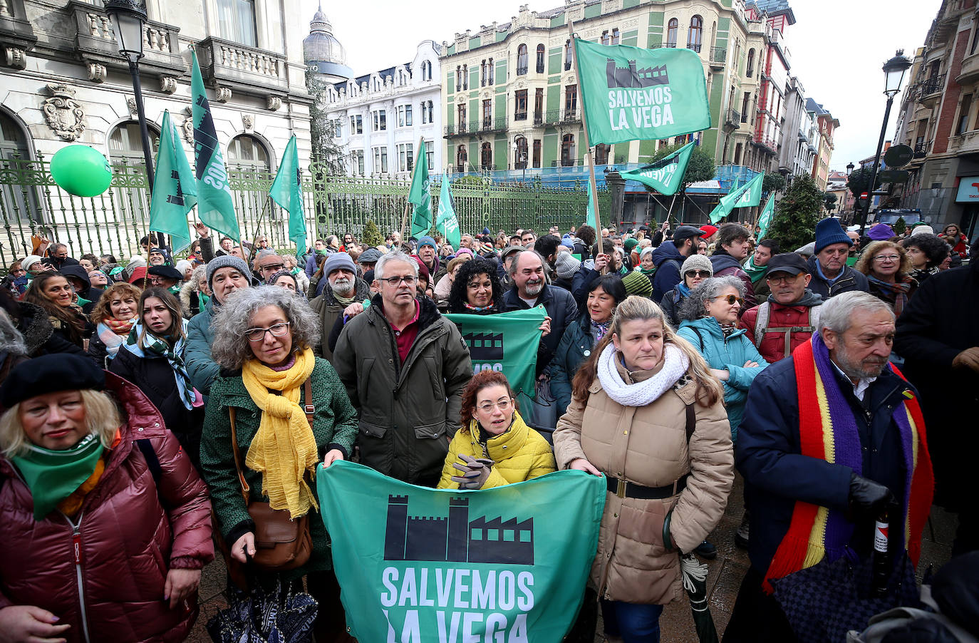 Fotos: Concentración en Oviedo contra el proyecto para la fábrica de La Vega