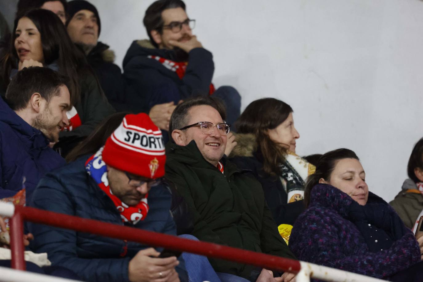 Fotos: ¿Estuviste en el Sporting-Málaga? ¡Búscate en las fotos!