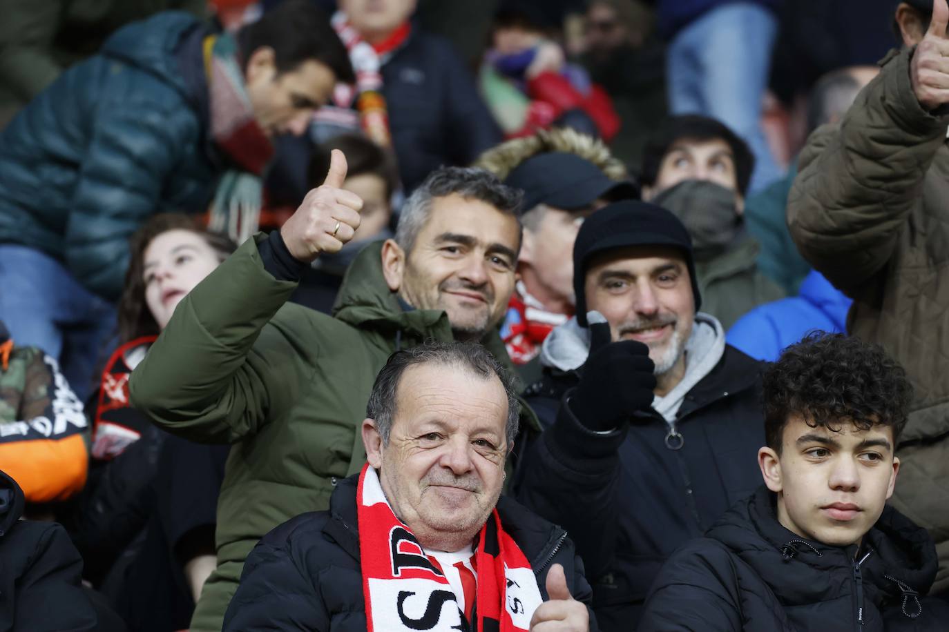 Fotos: ¿Estuviste en el Sporting-Málaga? ¡Búscate en las fotos!