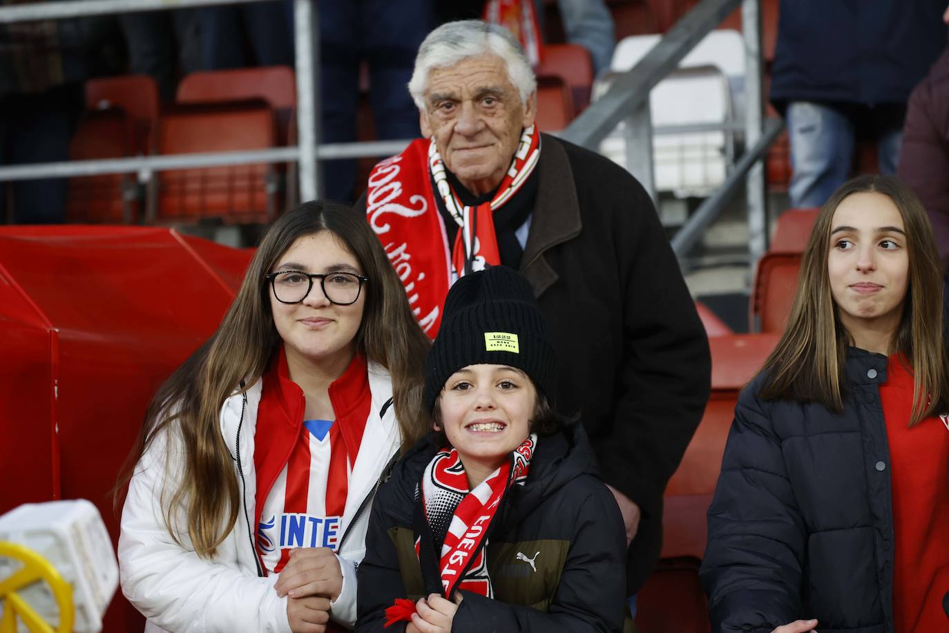 Fotos: ¿Estuviste en el Sporting-Málaga? ¡Búscate en las fotos!