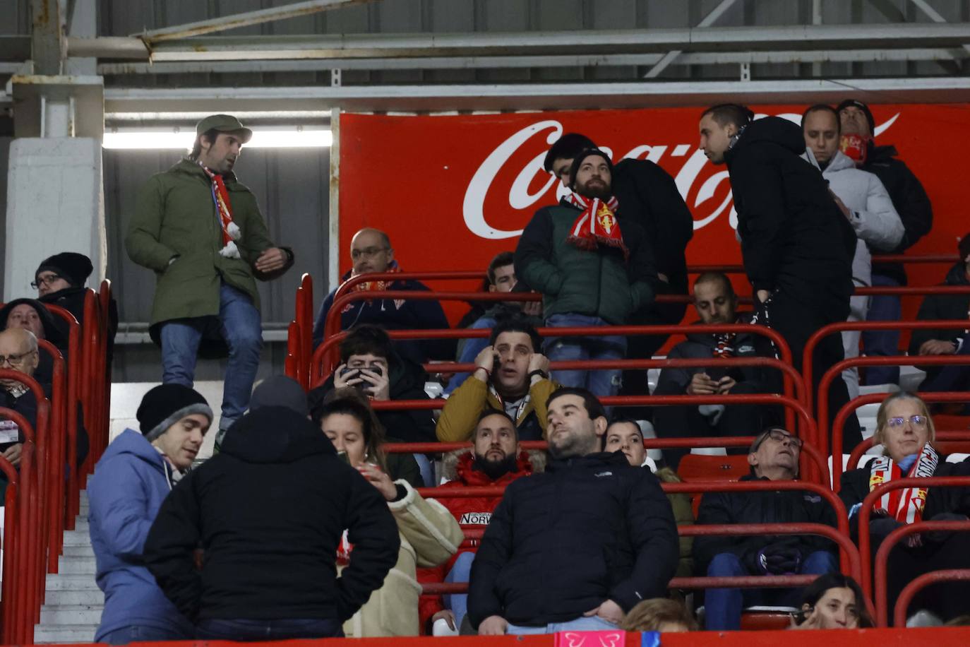 Fotos: ¿Estuviste en el Sporting-Málaga? ¡Búscate en las fotos!