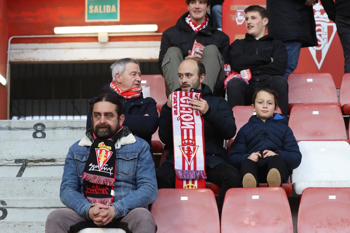 Fotos: ¿Estuviste en el Sporting-Málaga? ¡Búscate en las fotos!