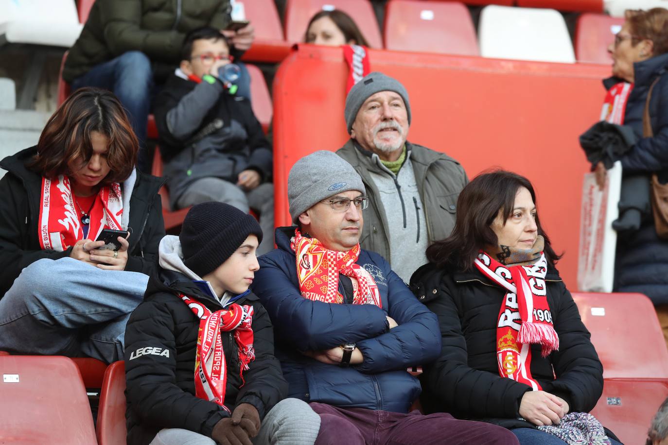 Fotos: ¿Estuviste en el Sporting-Málaga? ¡Búscate en las fotos!