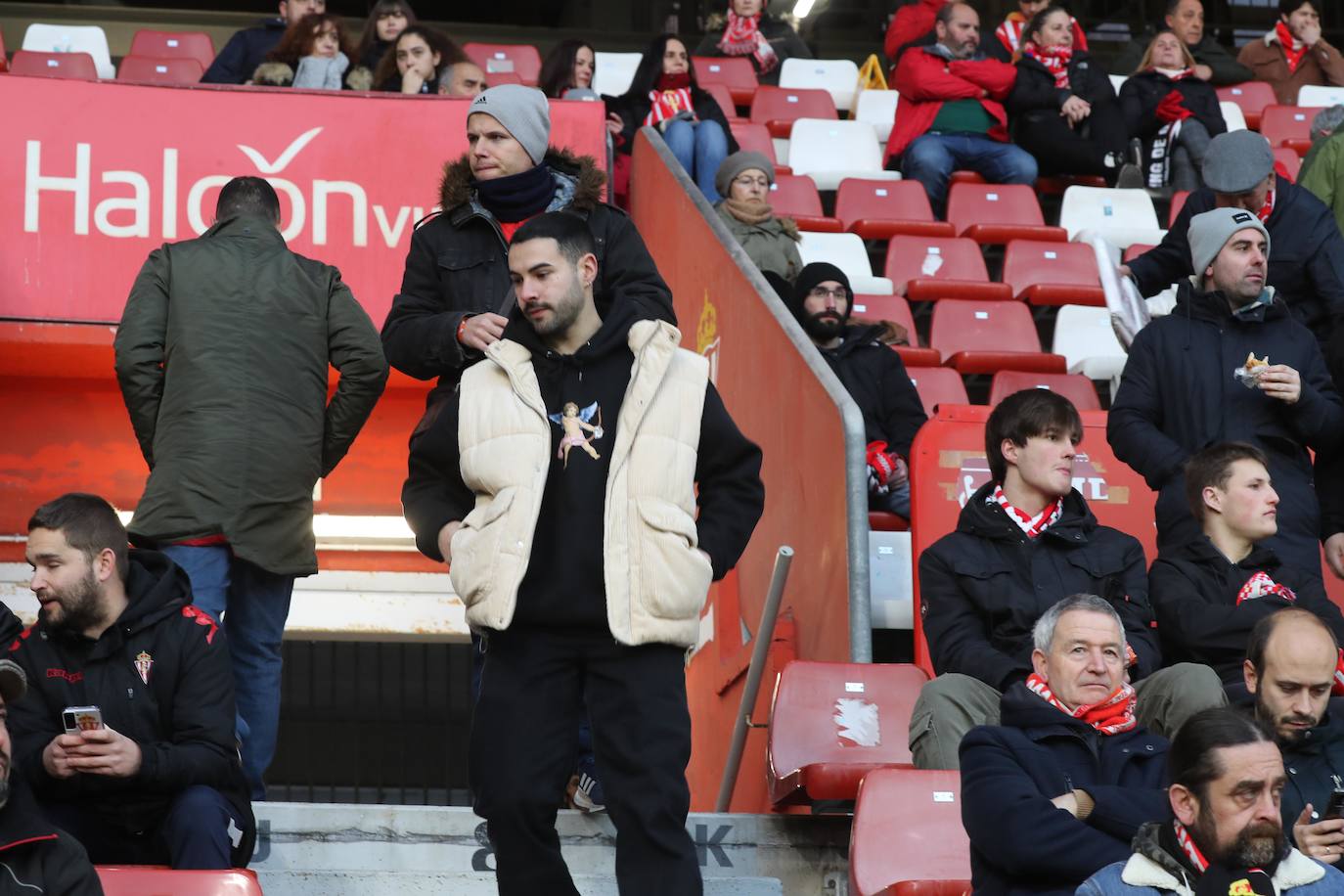 Fotos: ¿Estuviste en el Sporting-Málaga? ¡Búscate en las fotos!