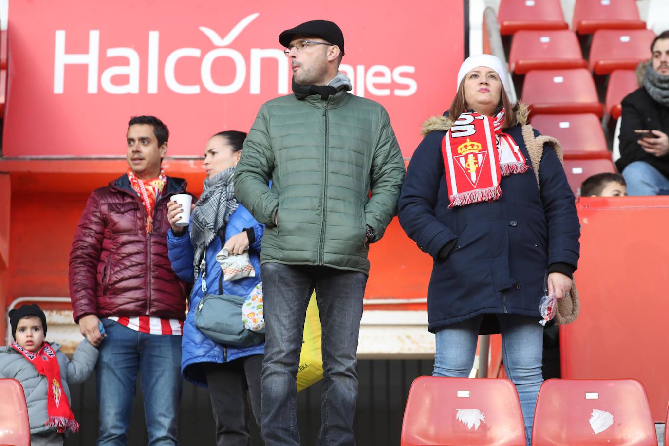 Fotos: ¿Estuviste en el Sporting-Málaga? ¡Búscate en las fotos!