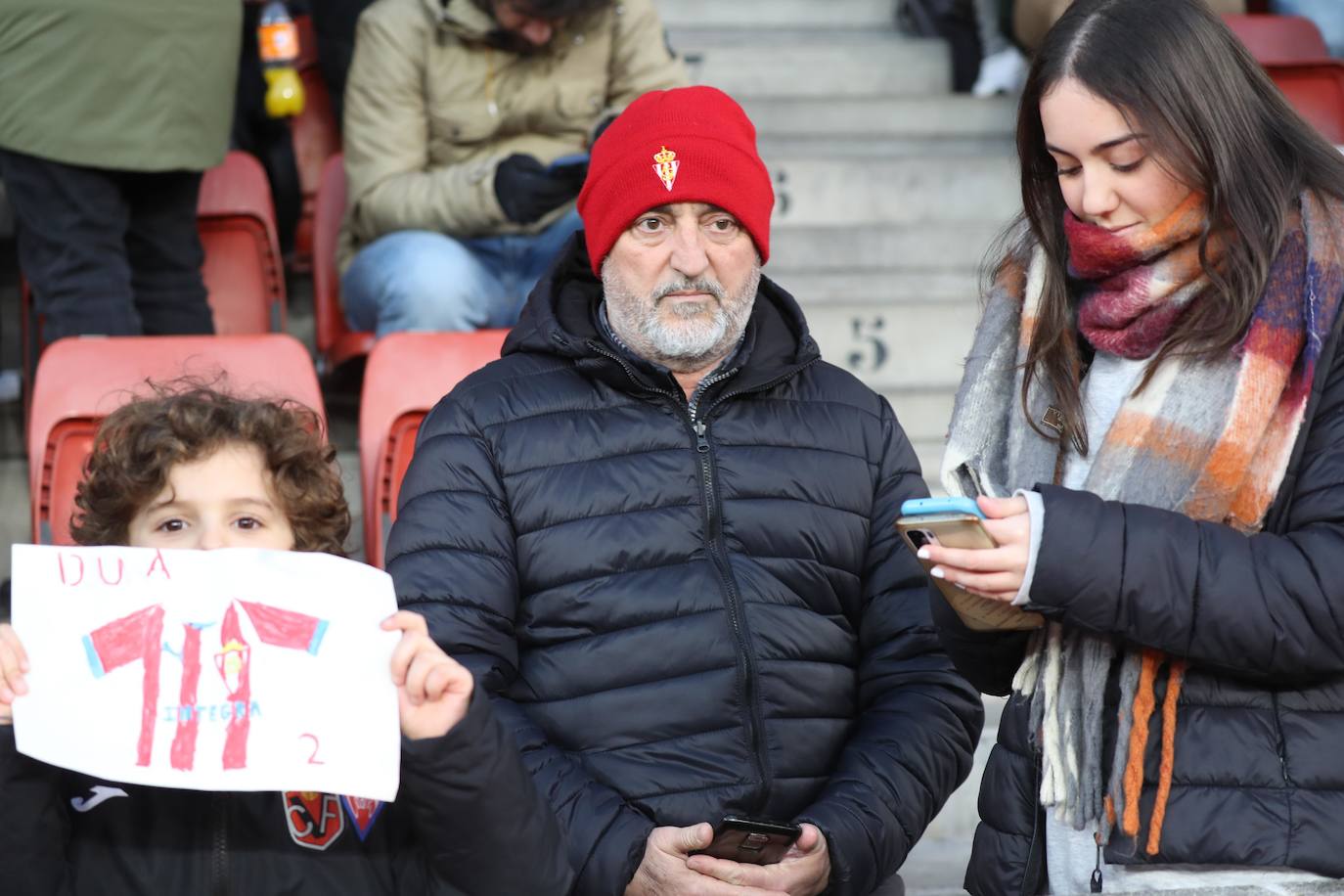 Fotos: ¿Estuviste en el Sporting-Málaga? ¡Búscate en las fotos!