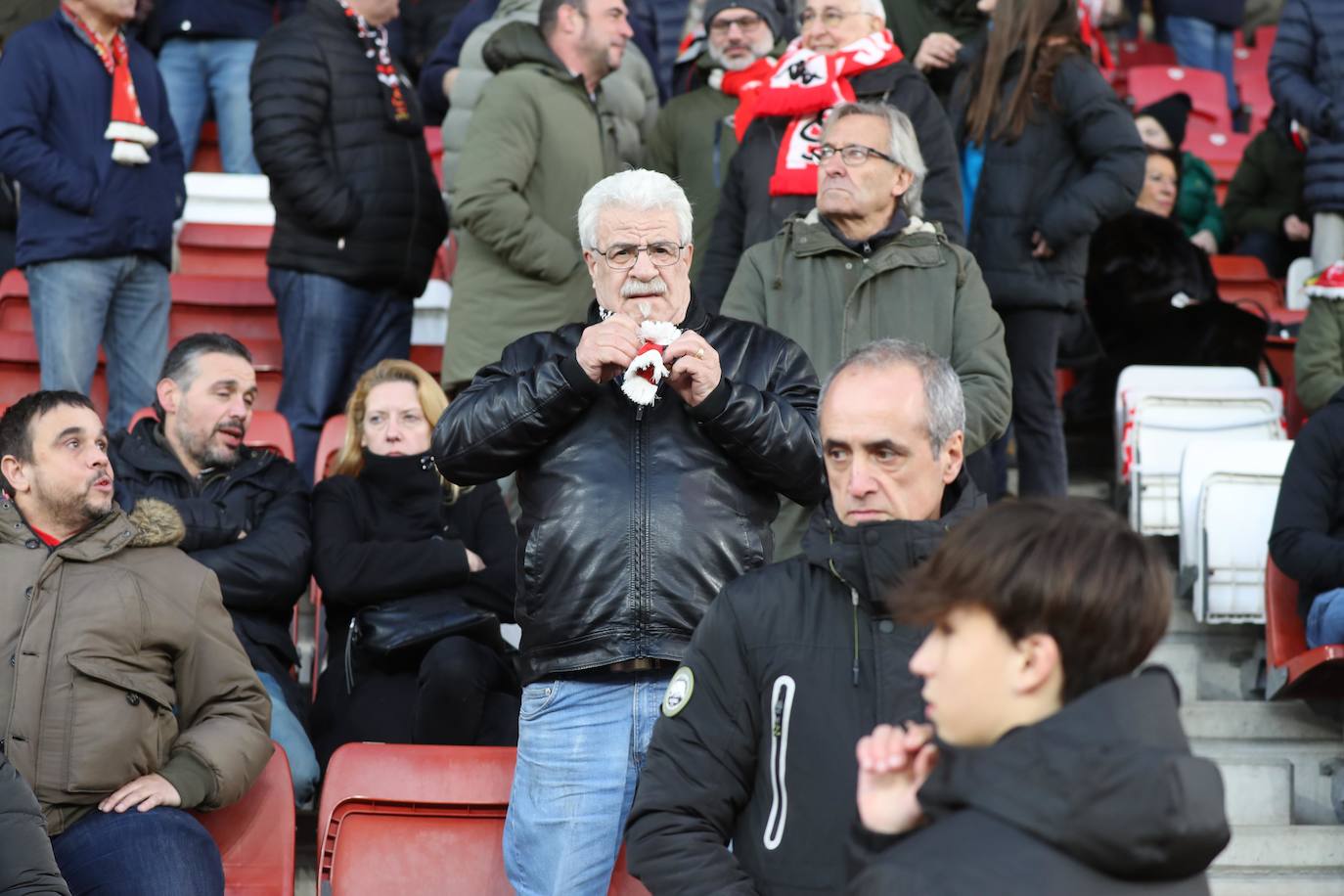 Fotos: ¿Estuviste en el Sporting-Málaga? ¡Búscate en las fotos!