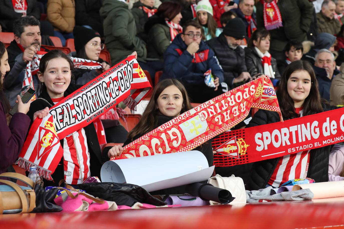 Fotos: ¿Estuviste en el Sporting-Málaga? ¡Búscate en las fotos!