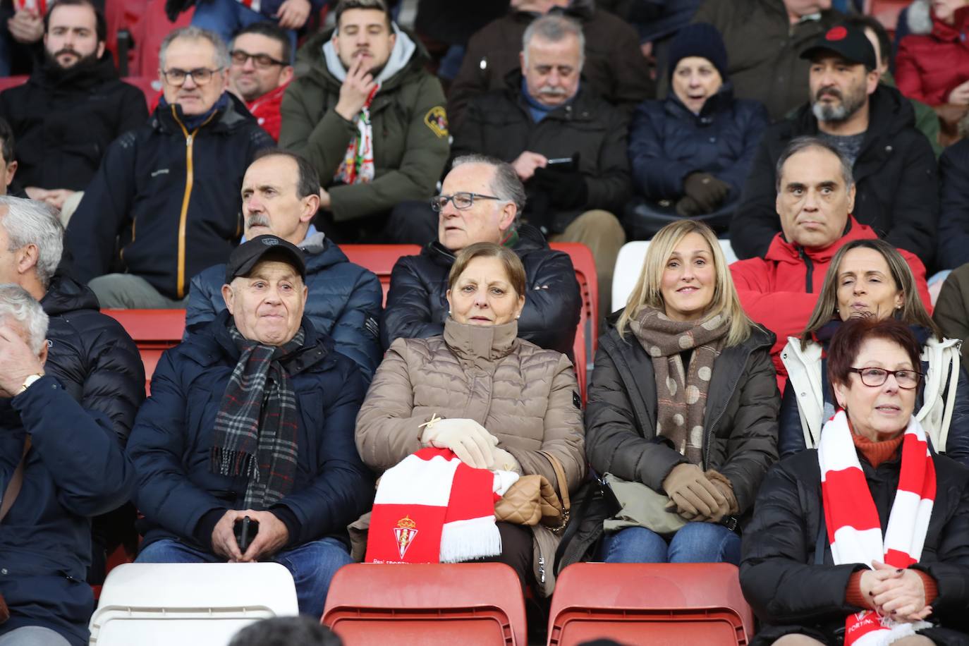 Fotos: ¿Estuviste en el Sporting-Málaga? ¡Búscate en las fotos!