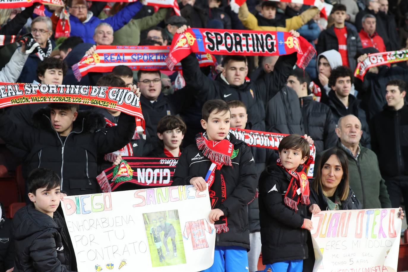 Fotos: ¿Estuviste en el Sporting-Málaga? ¡Búscate en las fotos!